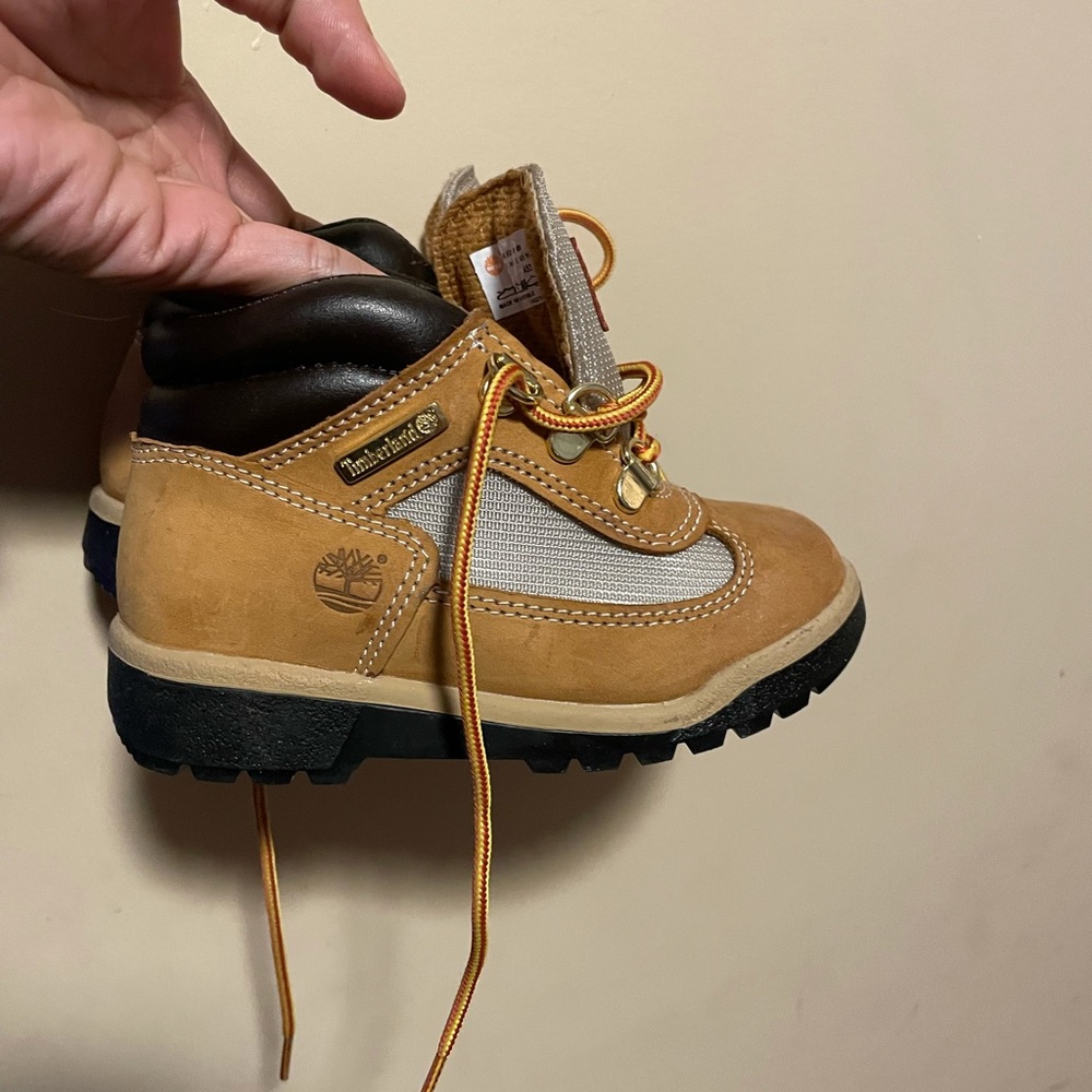 Boys timberland boots size 9.5C
